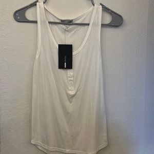 NWT Women’s Sleeveless Shirt